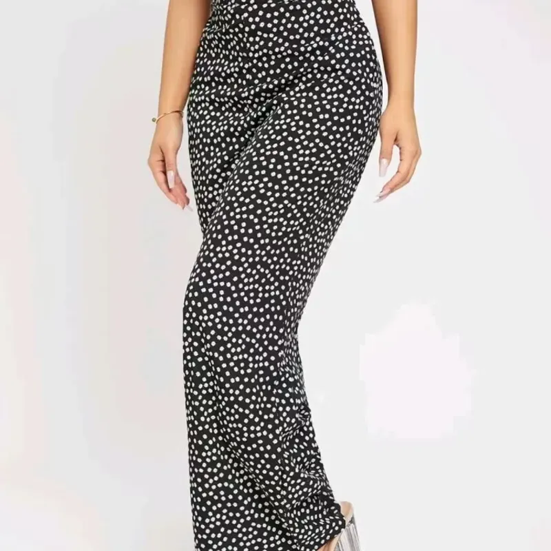 🖤 Pantalón Palazzo Lunares – Elegancia y Comodidad ⚪