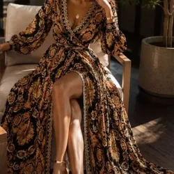 Vestido cruzado con estampado barroco negro y dorado – Talla M