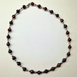 Collar de ojo de tigre y acerina plateada