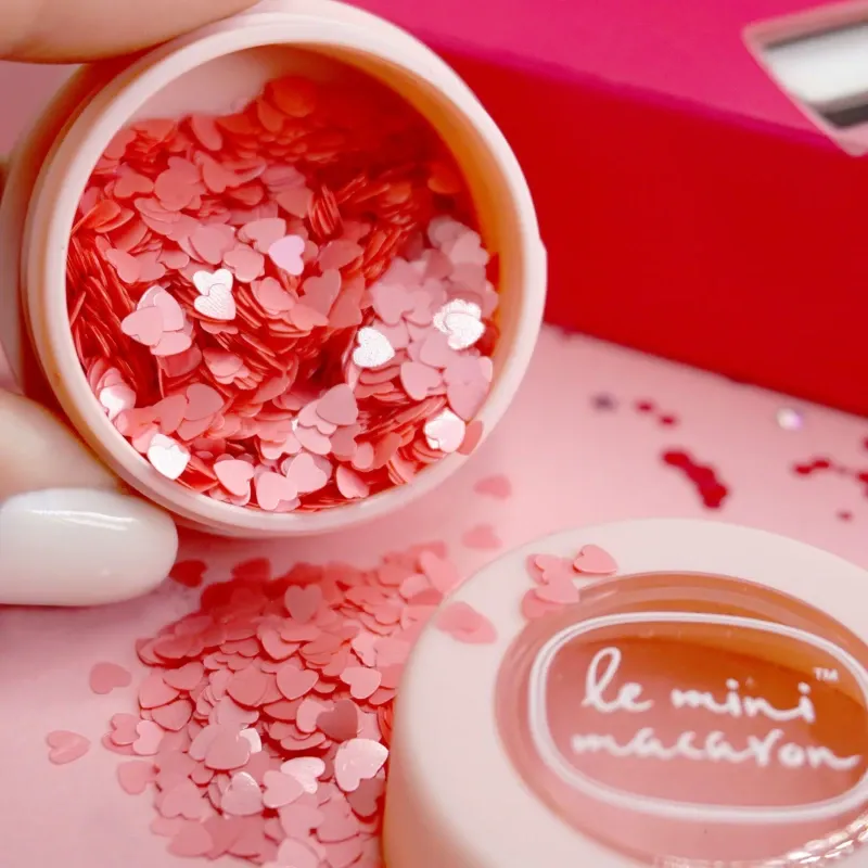 Copos de corazón para uñas de Le Mini Macaron