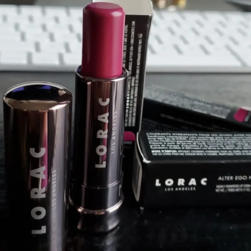 Labial en Barra de LORAC