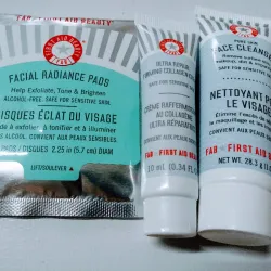 Set de Cuidado Facial de First Aid Beauty