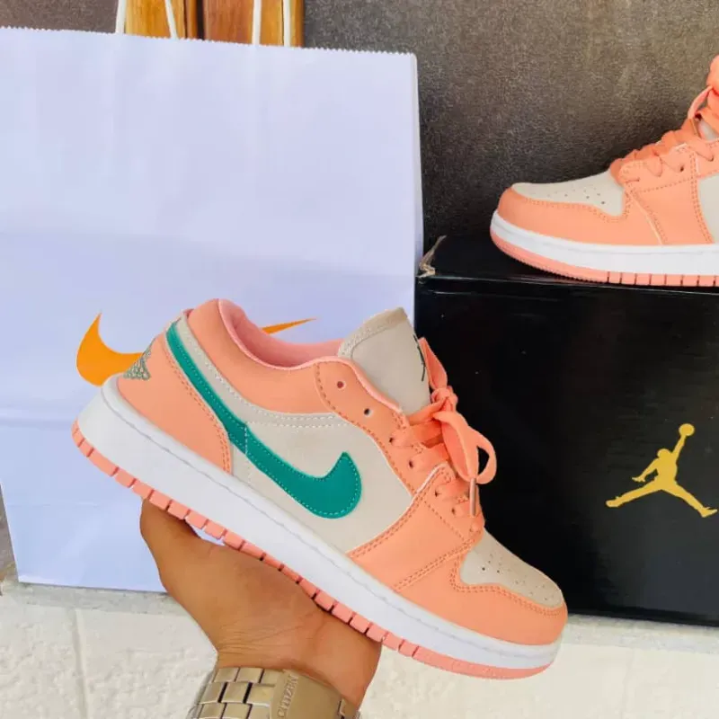 Air Jordan Naranja con bastón Verde  