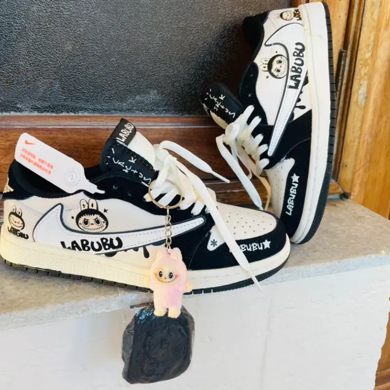 Air Jordan Travis Scott Blanco y Negro *LABUBU ₍ᐢ.  ̫.ᐢ₎*