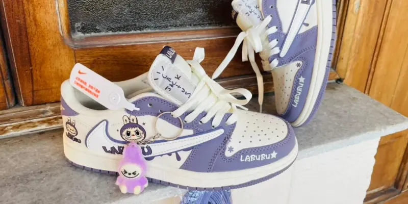 Air Jordan Travis Scott Blanco y Purpura *LABUBU ₍ᐢ.  ̫.ᐢ₎* (G5) 
