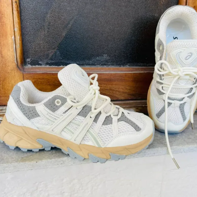 Asics Blancos con detalles Gris y Beige(G5) 