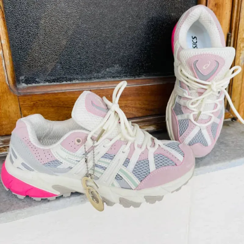Asics Rosa con detalles Gris y Blanco(G5) 