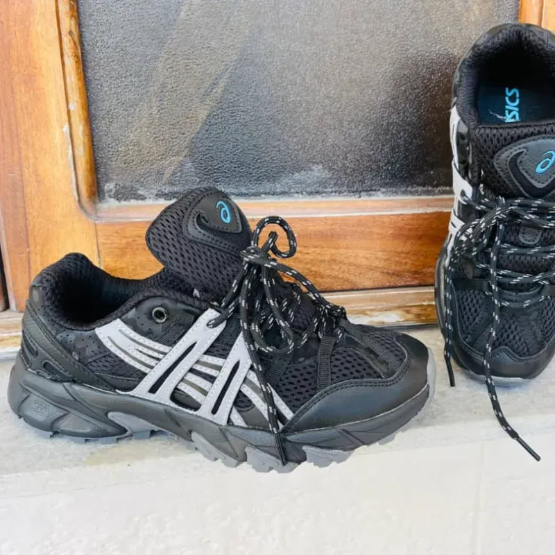 Asisc Negros con detalles Grises(G5) 