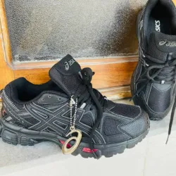 Asisc Negros con detalles Rojo(G5) 