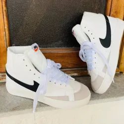 Blazers Blancos con bastón Negro  