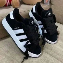 Campus negros con la suela negra 