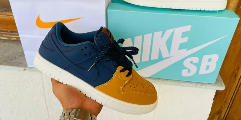 Dunk Bicolor Azul Obscuro y Carmelita   