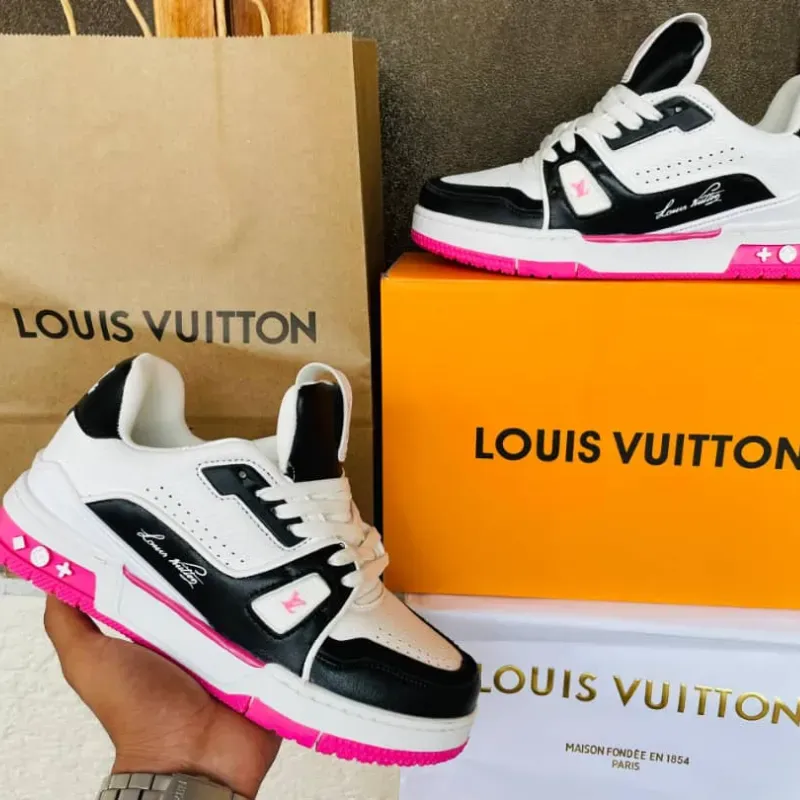 Louis Vuitton Trainer #54 Blanco y Negro con detalles en Rosado 