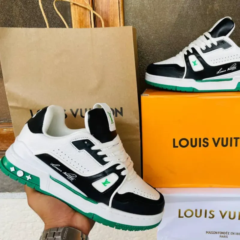 Louis Vuitton Trainer #54 Blanco y Negro con detalles en Verde 