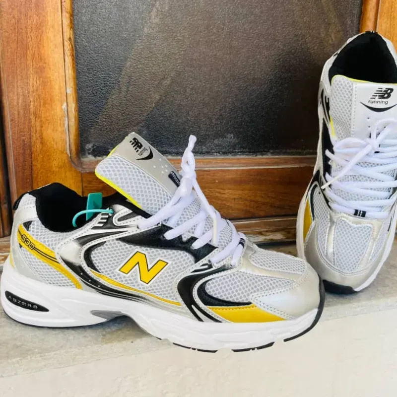 New Balance 530 Gris con detalles Amarillo  