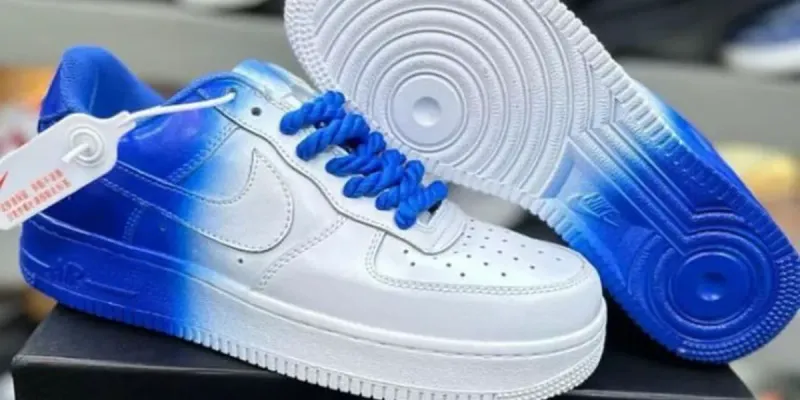 Nike AFI blanco con difuminado azul 