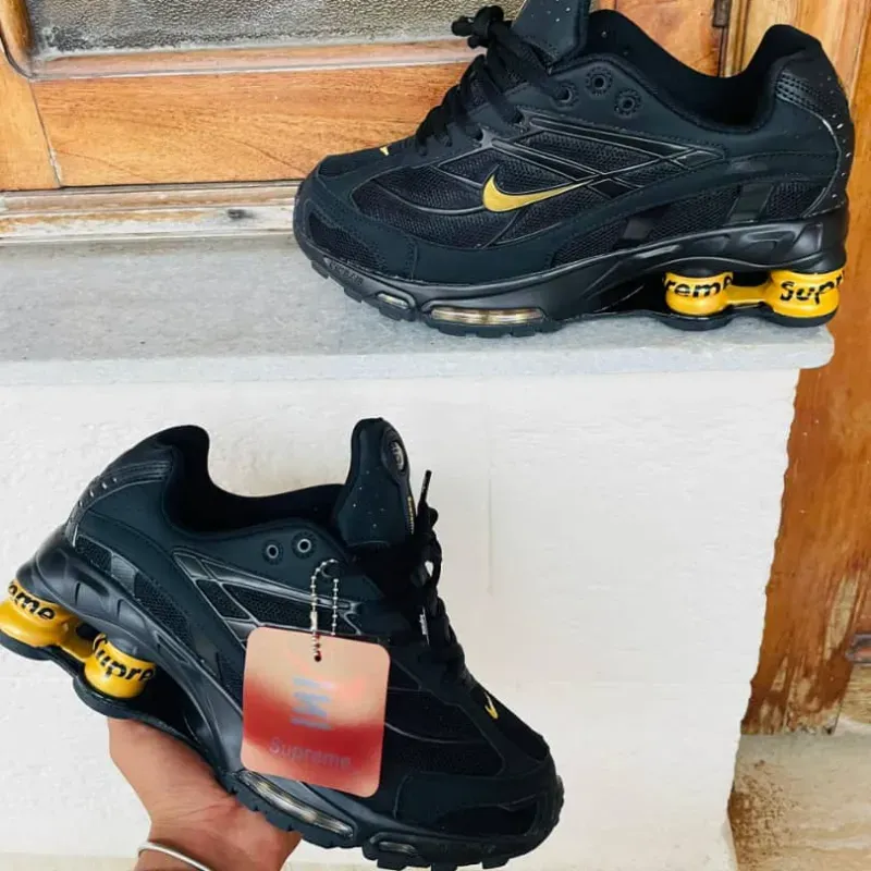 Nike Supreme Negro con detalles Dorado(G5)