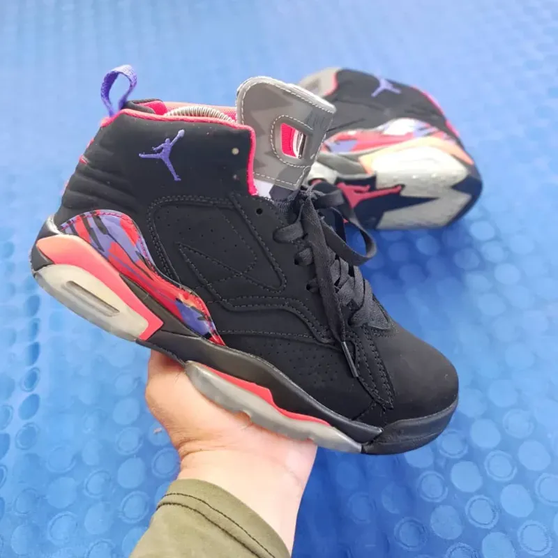 Retro MVP negra ,roja y morada 