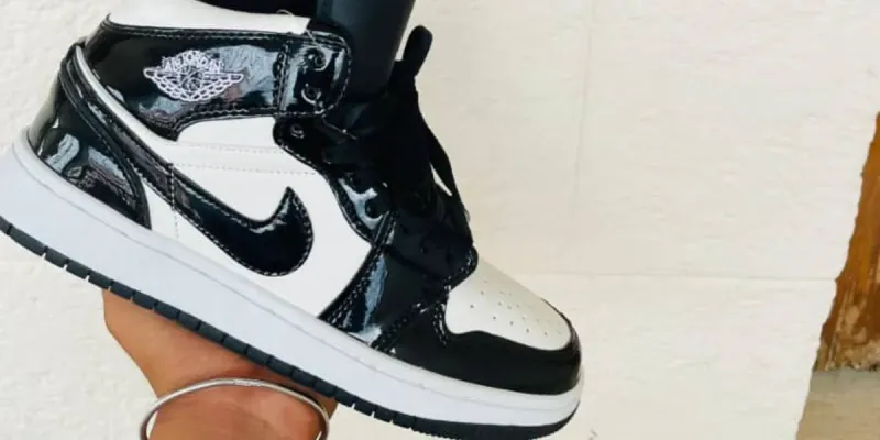 Retro One Panda de Charol