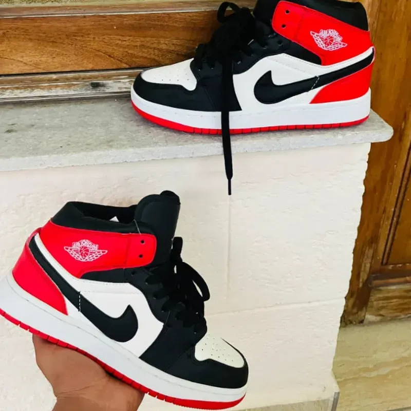 Retro One Roja Clásica  