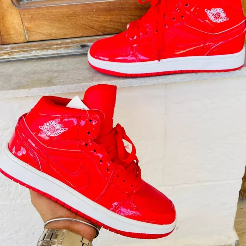 Retro One Rojas de Charol 