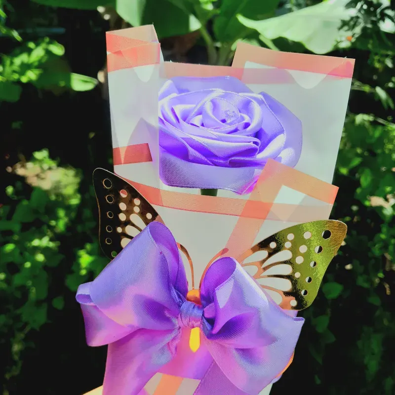 1 rosa en satin