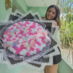 200 rosas pequeñas en foami 💜