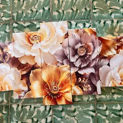 Flores plateadas y doradas