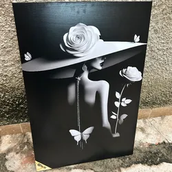 Mujer con sombrero blanco 🎩⚪️