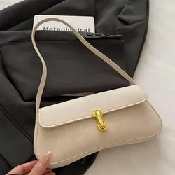 Cartera blanca hueso con detalle dorado y estampado de leopardo