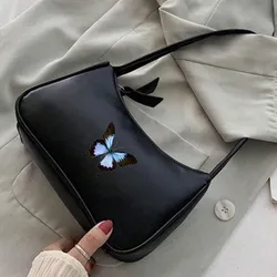Cartera mediana con detalle de mariposa