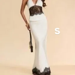 Conjunto de blusa y saya de satén con encajes elegante