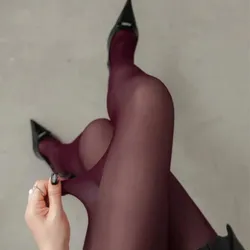 Medias pantis rojas elegantes