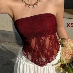 Top con encaje en forma de pico