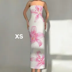 Vestido de verano blanco con flores rosa
