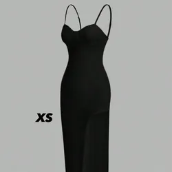 Vestido negro con apertura de pierna y escote