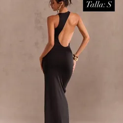 Vestido negro elegante con la espalda descubierta