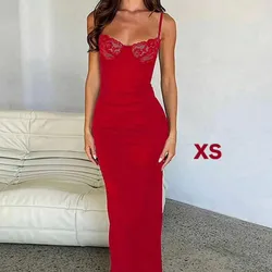 Vestido rojo con escote de encaje