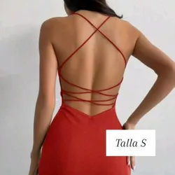 Vestido rojo semi largo con tiras en la espalda