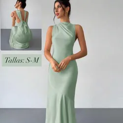 Vestido verde de satén con lazo