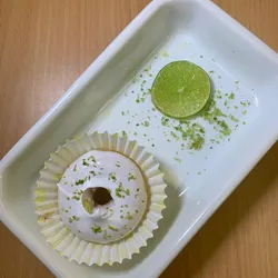 Mini dona glaseada de limón 