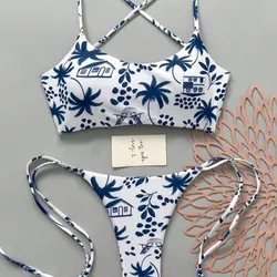 Bikini estampado con palmas azules