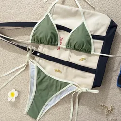 Bikini verde con borde blanco