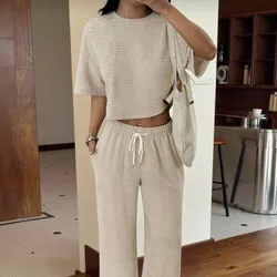 Conjunto beige de top ancho y pantalón