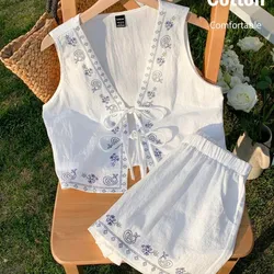 Conjunto blanco con bordado