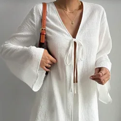 Conjunto blanco de camisa amarrada y short