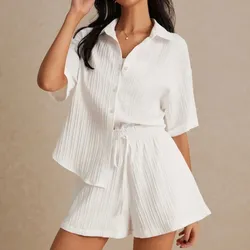 Conjunto blanco de short y camisa