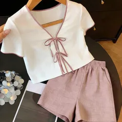 Conjunto de blusa de lazos y short rosa pastel
