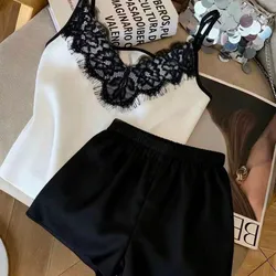Conjunto de blusa de tirante de satin, encaje y short negro