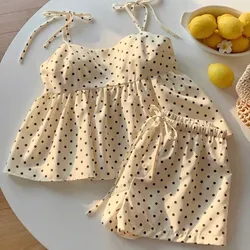 Conjunto de lunares de short y blusa